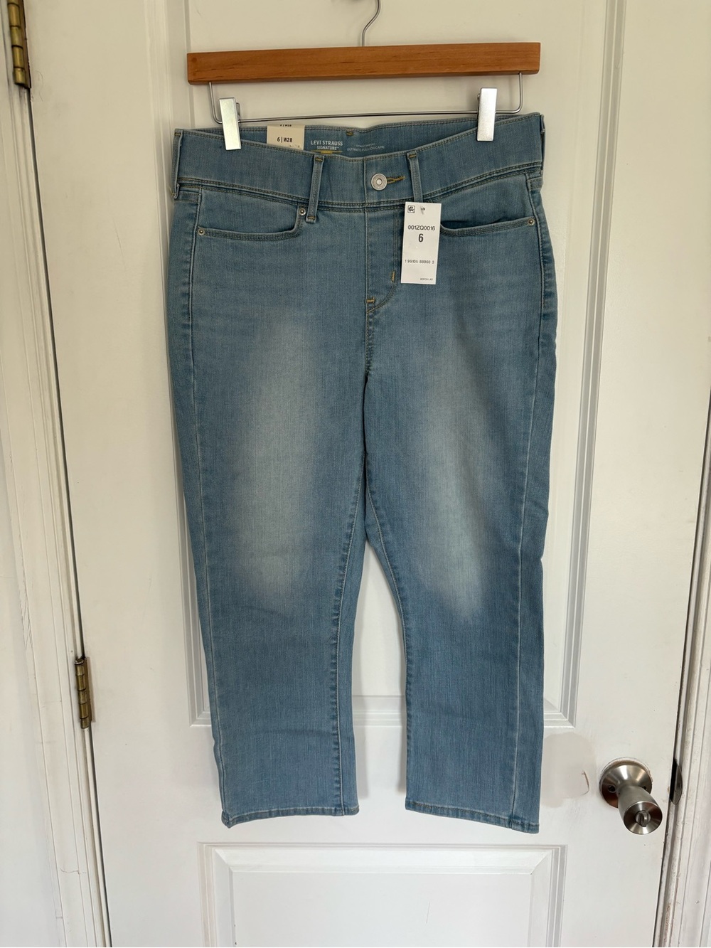 NWT Levi Strauss Shaping Pull-on Capri 6